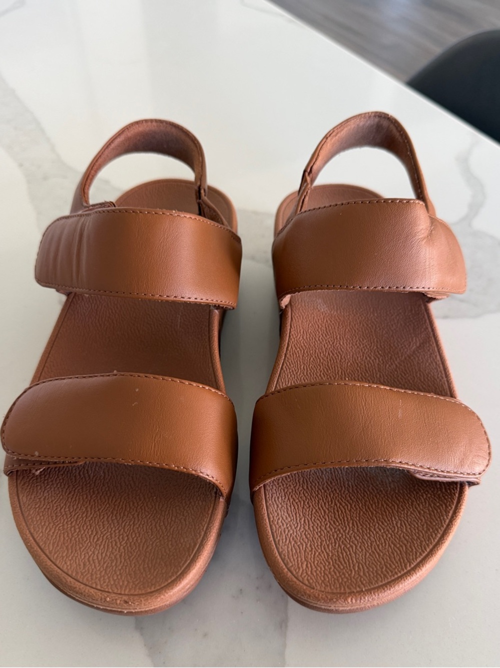 FitFlop Lulu Women’s Brown Dbl-Strap Velcro Sandals. Size 5. Adjustable Leather